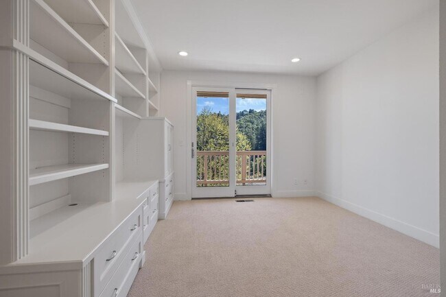 Building Photo - 43 Baywood Terrace