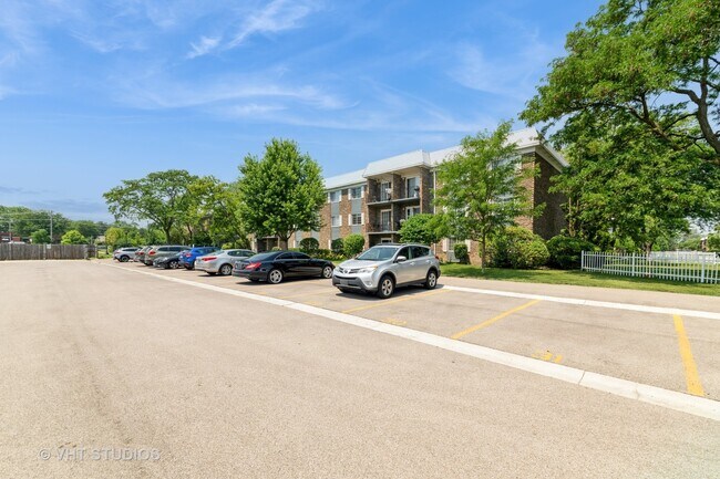 Building Photo - 1511 N Windsor Dr