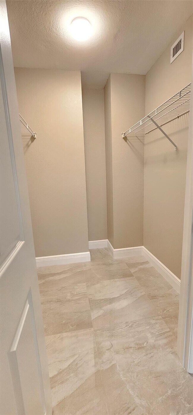 Building Photo - 6768 Heritage Grande