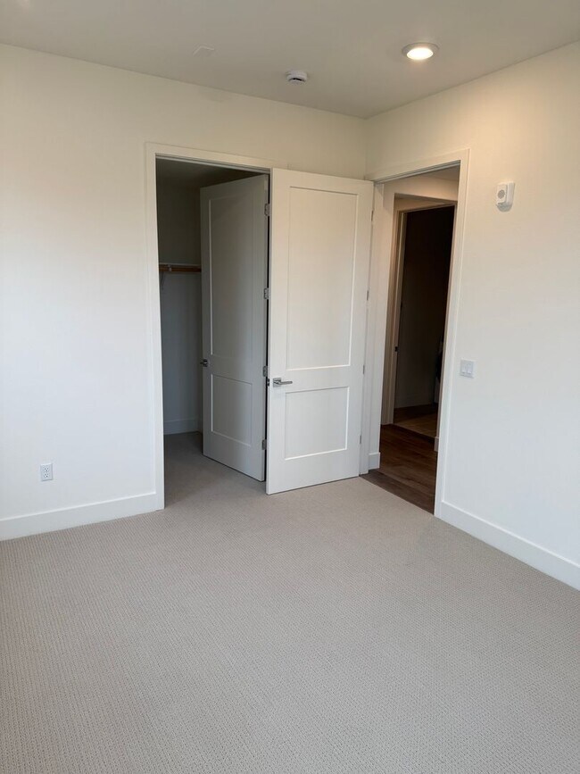 Building Photo - $4,800 / 3 BR – LUXURY TOP-FLOOR UNIT IN WARM SPRINGS WITH RESORT-STYLE AMENITIES