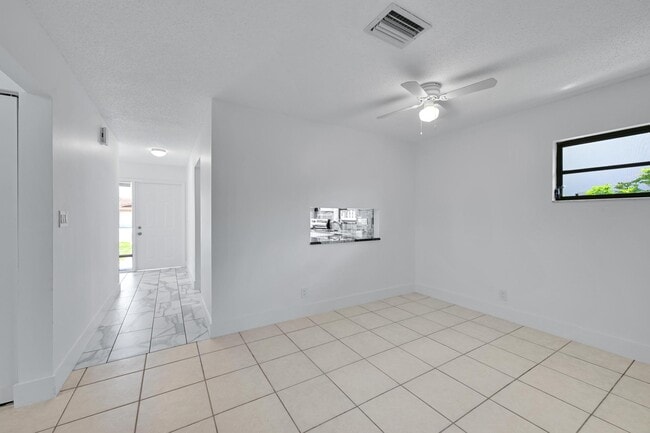 Building Photo - 498 NE 42nd St