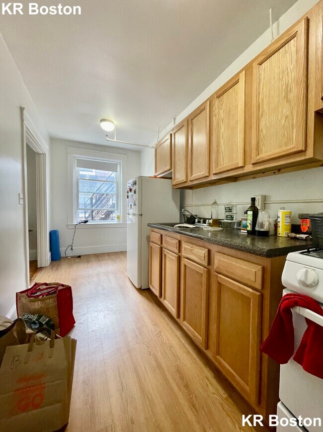 Building Photo - 3 Captain Parker Arms