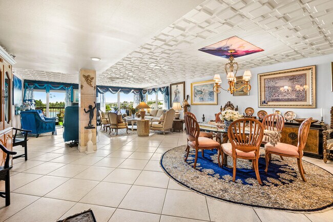 Building Photo - 374 Golfview Rd