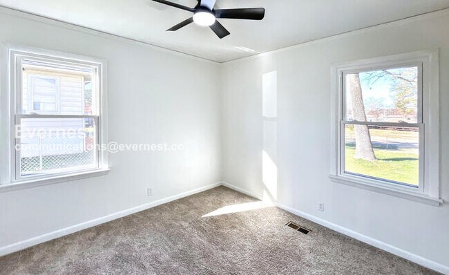 Building Photo - 15 Walker Ave