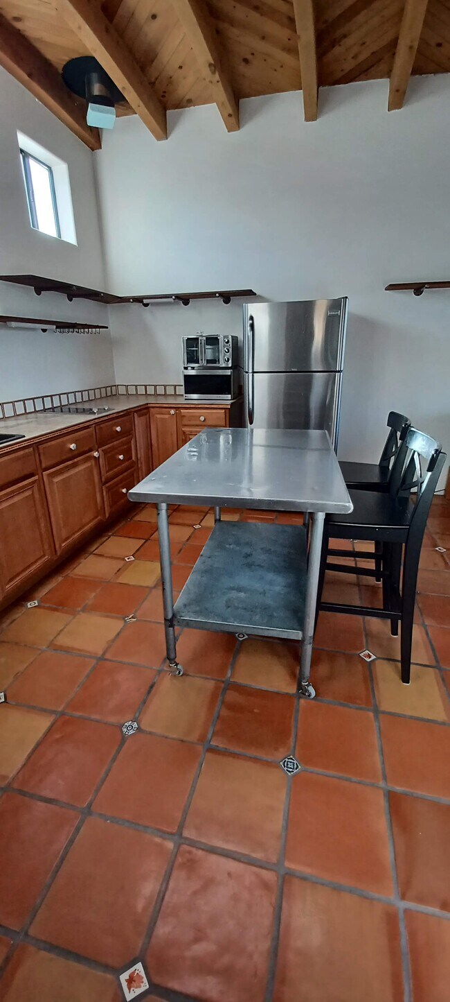 Building Photo - 608 Alicia St