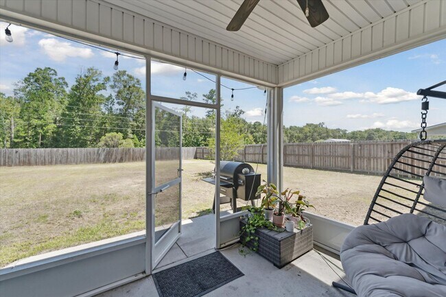 Building Photo - AVAILABLE OCTOBER 2025 [PET FRIENDLY]