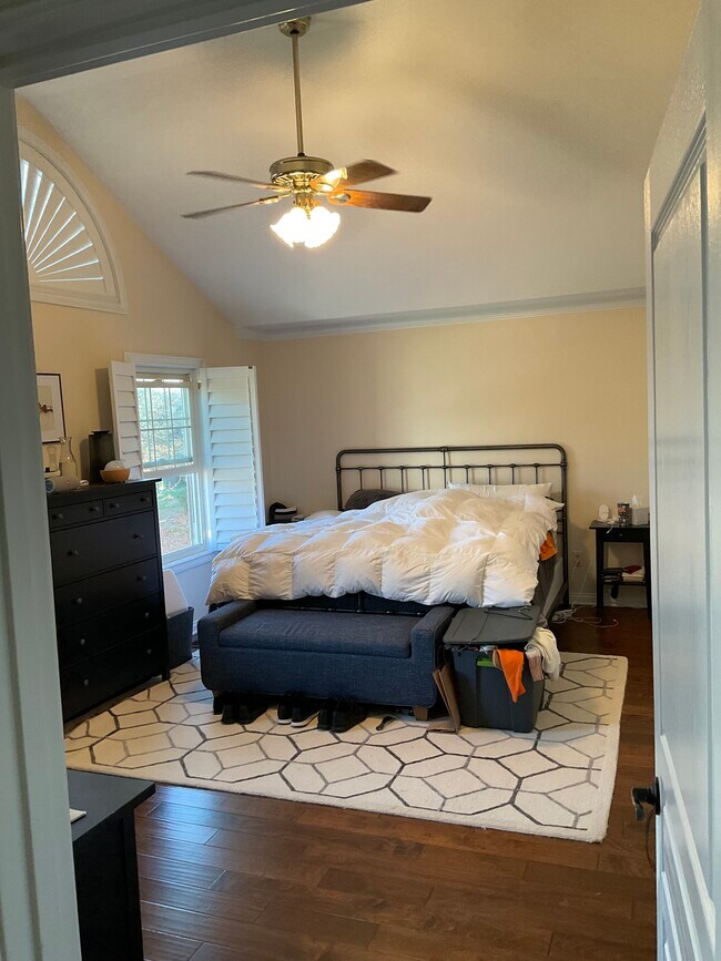 Main bedroom - 9227 Honors Way