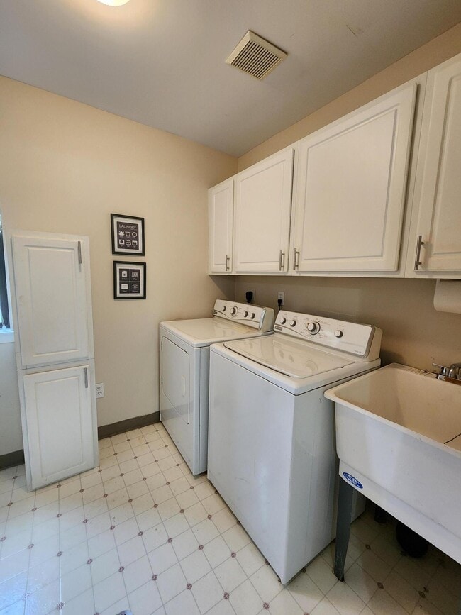 Building Photo - 42722 Lilley Pointe Dr
