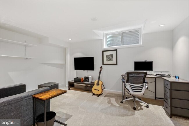 Building Photo - 11705 Admirals Ct