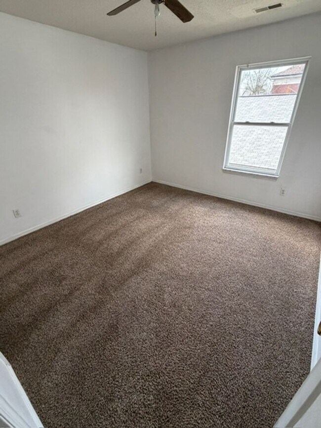 Building Photo - Three Bedroom, Two Bath One Car Garage *COMING SOON*