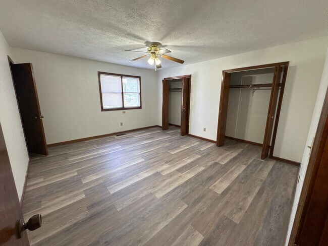 Building Photo - Lakeview Drive