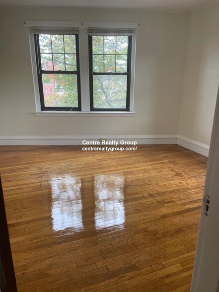 Building Photo - 347 Pleasant St