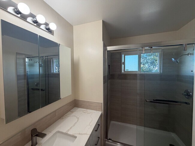 Building Photo - 1850 El Parque Ct