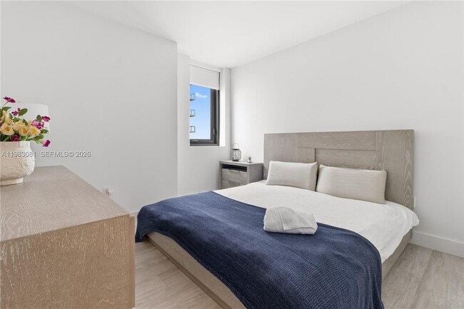 Building Photo - 121 NE 34th St