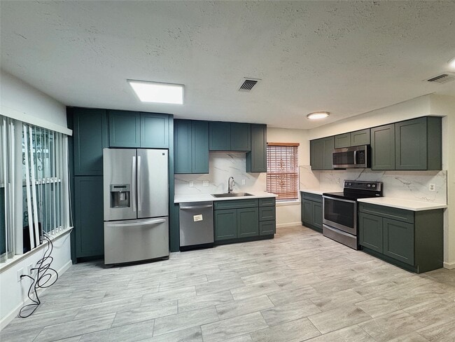 Building Photo - 12931 Becklin Ln