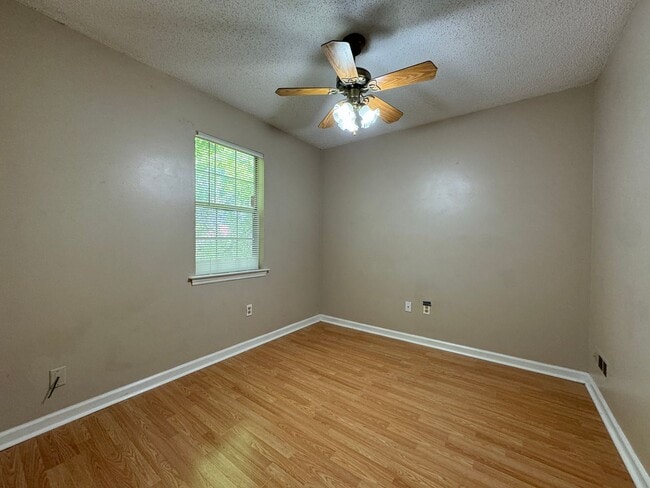 Building Photo - 1620 Hickory Pl