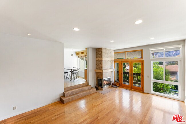 Building Photo - 17087 Palisades Cir