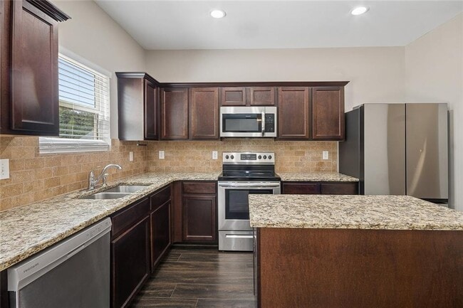 Building Photo - 462 Fredrick Dr