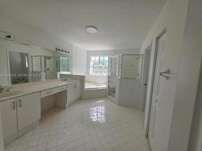 Building Photo - 11525 NW 71st St