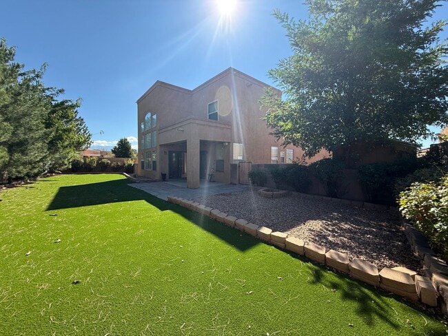 Building Photo - NE Home