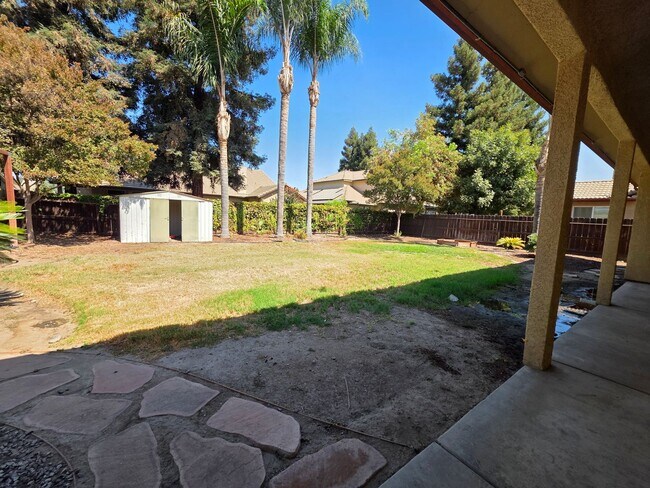 Building Photo - 3 bedroom 2 bathroom in a desirable SE Vis...