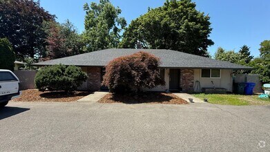 Building Photo - Great Duplex 2bd 2bath Big yard, Parking, ...