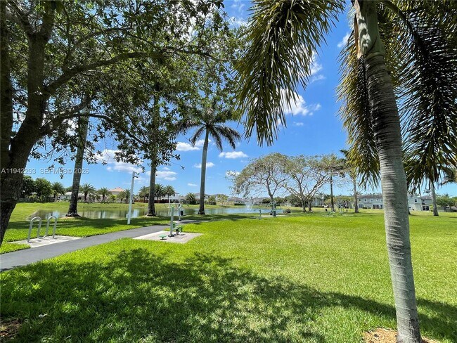 Building Photo - 134 SE 28th Ter