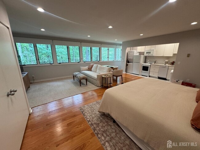 Building Photo - 87 Ridgeview Cir