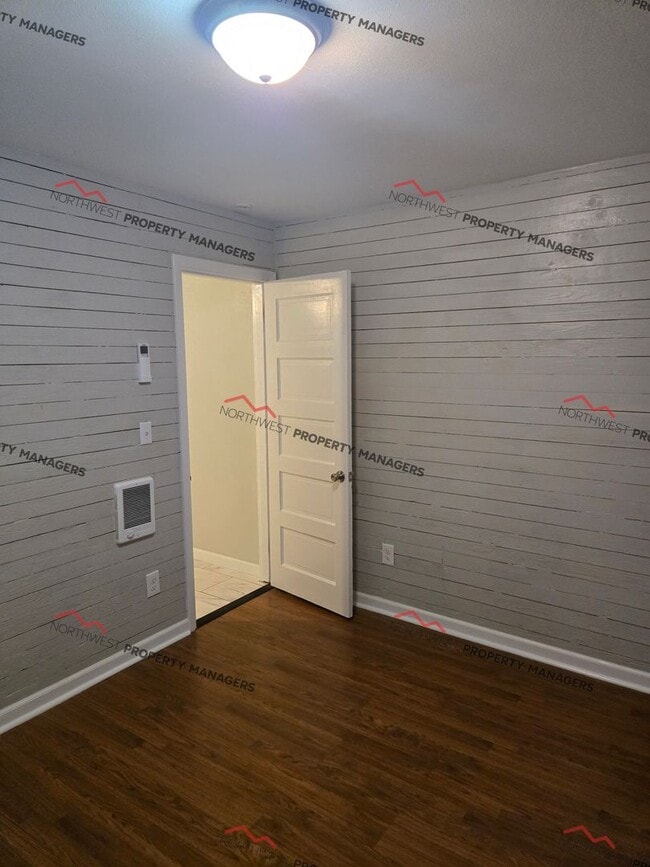 Building Photo - STATUS: AVAILABLE | R76 | $1495 + $100 FLA...