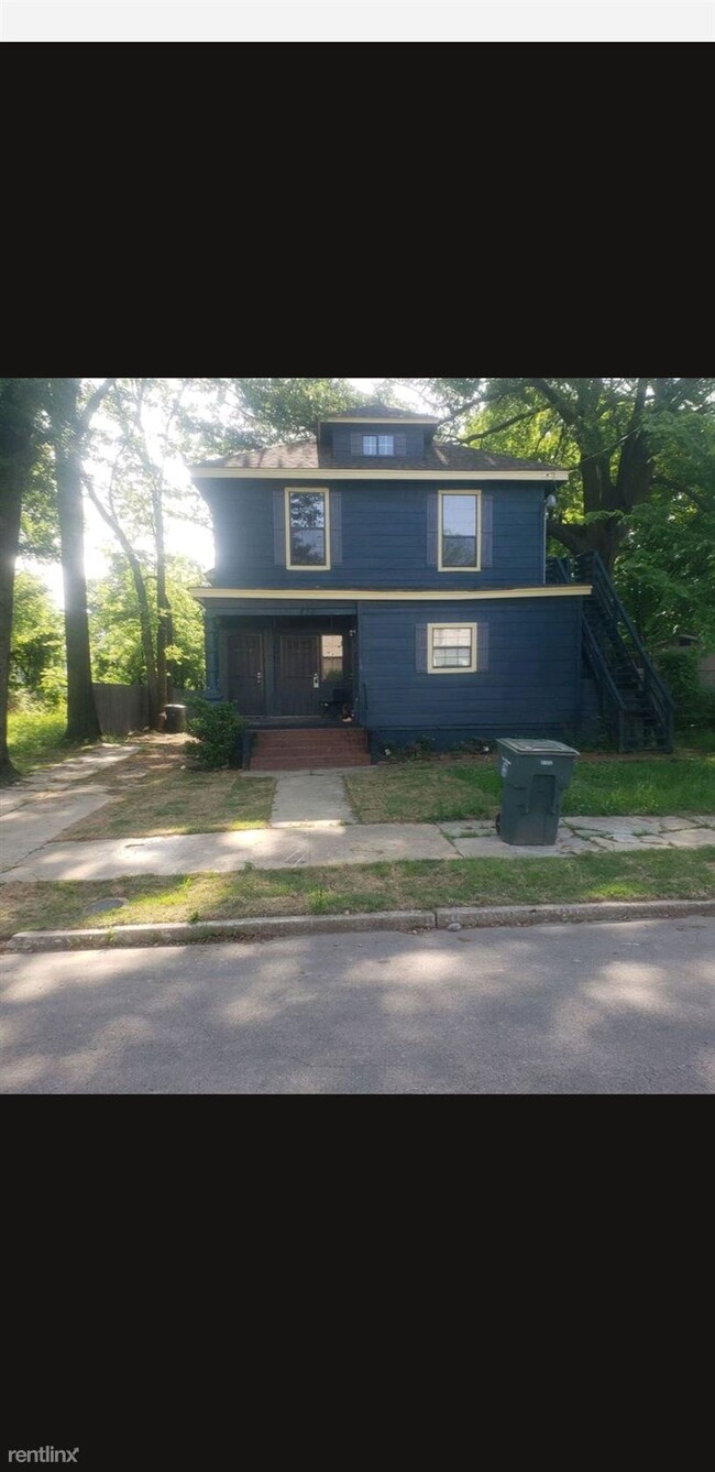 Primary Photo - 2 br, 1.5 bath 4plex - 412 North Montgomer...