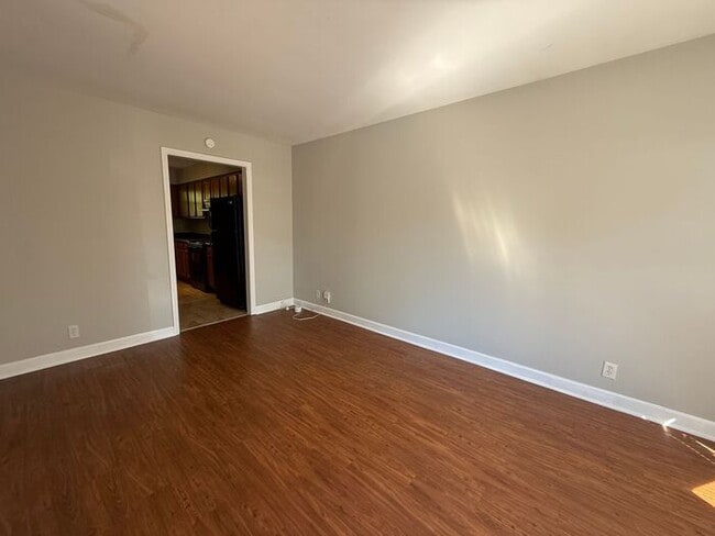 Building Photo - Inglewood Duplex Available Now!