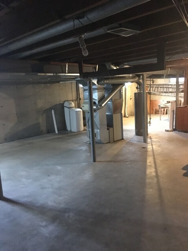 Building Photo - 2123 Dorwood Dr