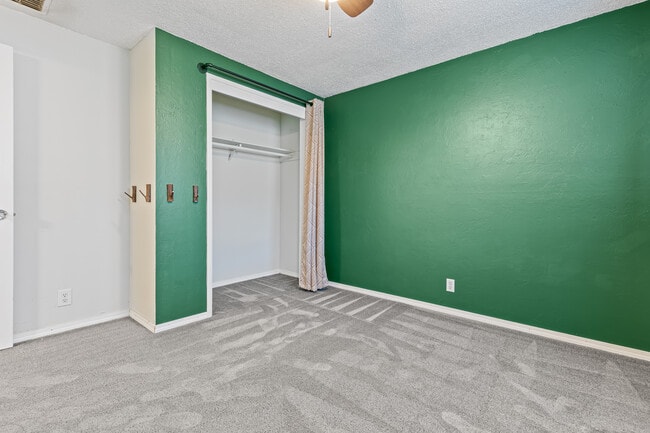 Building Photo - 608 Wabash Ave