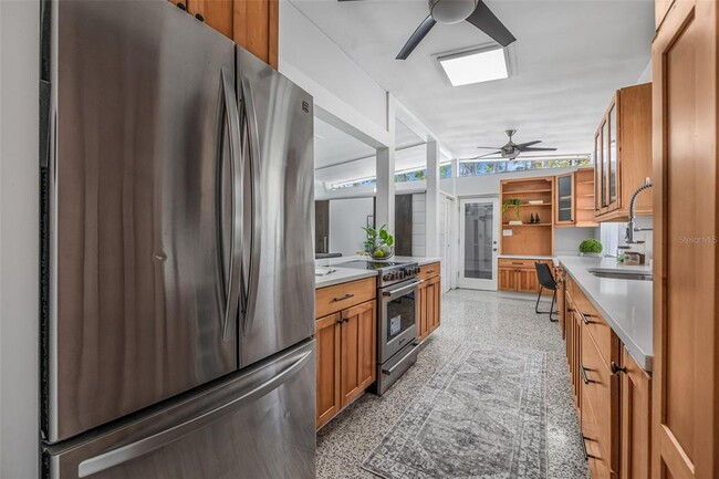 Building Photo - 4925 Camellia Way S