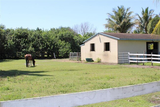 Building Photo - 861 NW 116th Ave