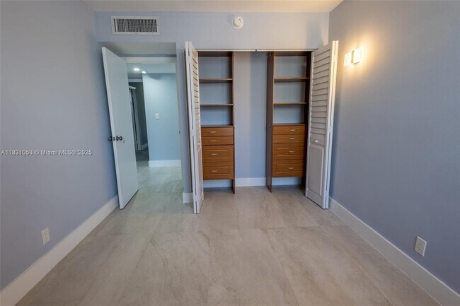 Building Photo - 20350 W Country Club Dr