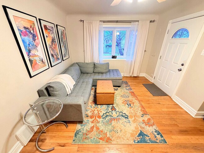 Primary Photo - 2933 Ivanhoe St