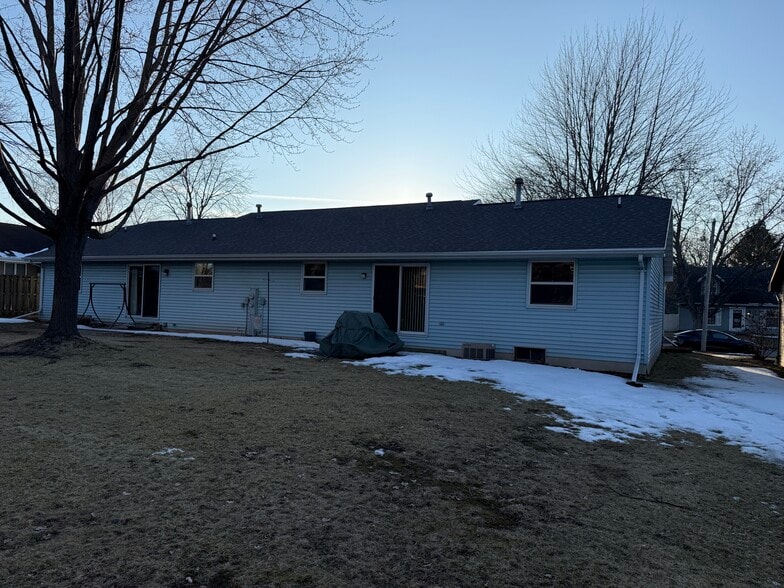 Building Photo - 520 S Kensington Dr