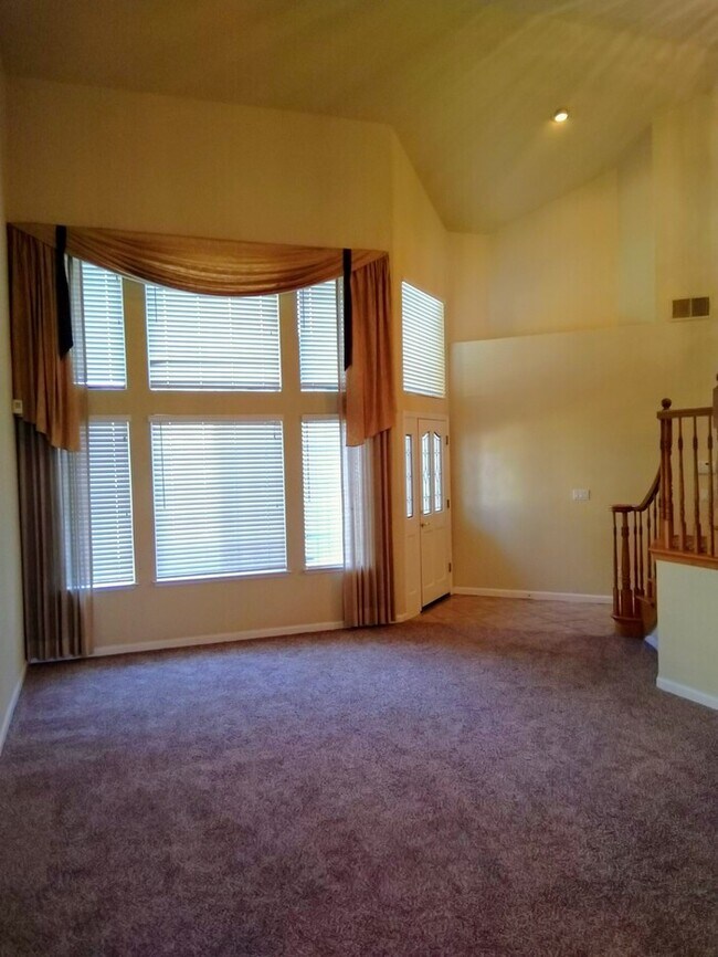 Building Photo - 6220 Cameo Dr