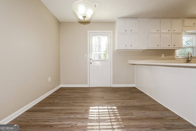Building Photo - 105 Vesta Ct