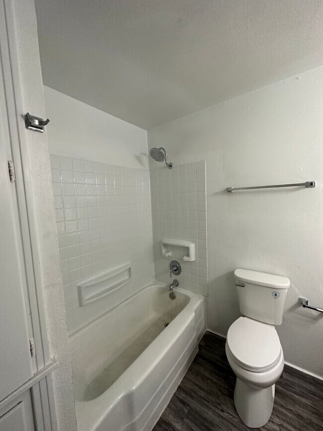 Building Photo - Newly remodeled property!