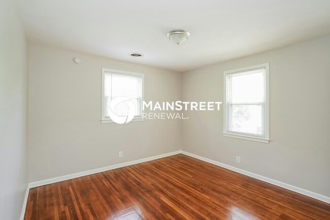 Building Photo - 4 Bedroom Pet-Friendly Home in NASHVILLE, TN with Main Street Renewal