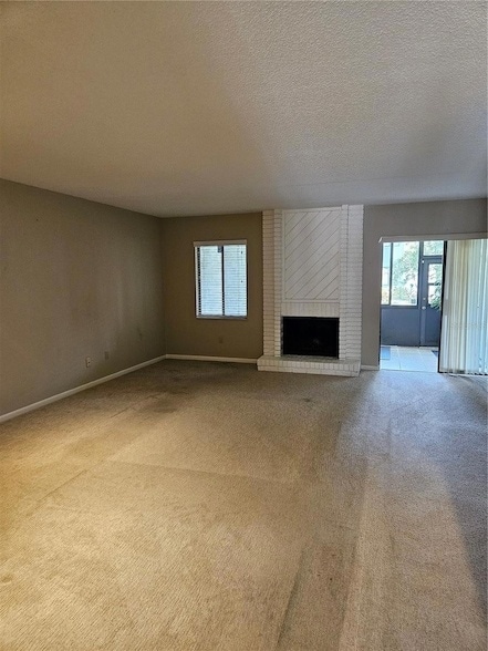 Building Photo - 7 Escondido Cir