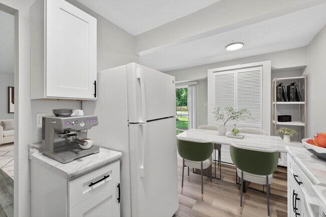 Building Photo - 2705 Center St