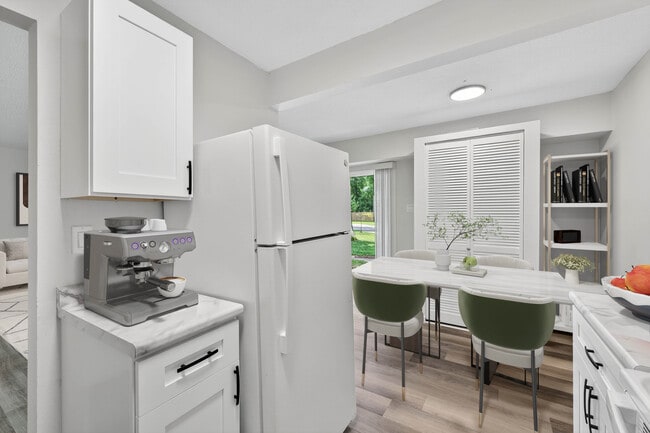 Building Photo - 2713 Center St