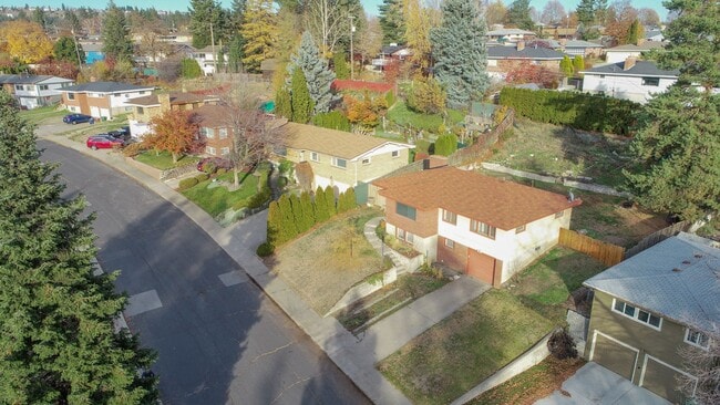 Building Photo - ***MOVE IN SPECIAL 1/2 OFF FIRST FULL MONT...