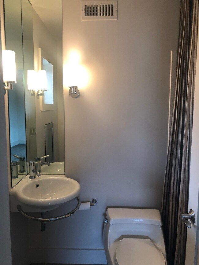 Building Photo - 394 Cresta Vista Dr