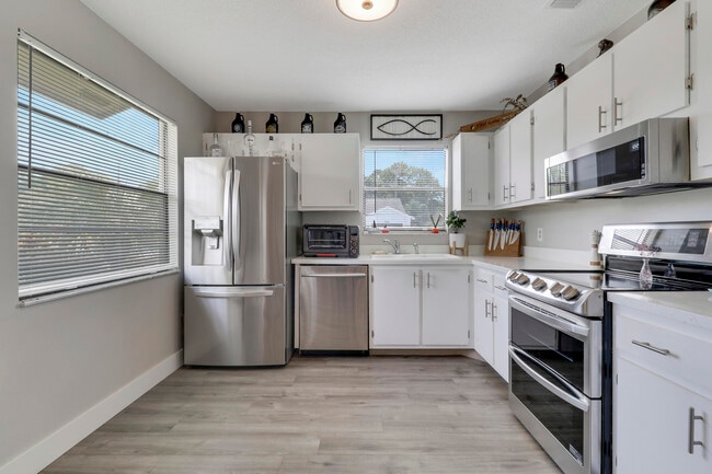 Building Photo - 108 Greenbriar Dr