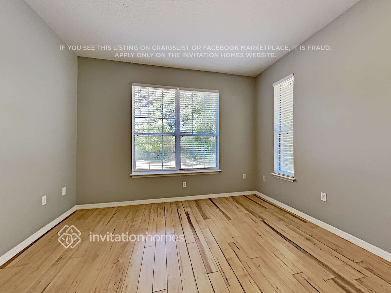 Building Photo - 2890 Alameda Del Norte