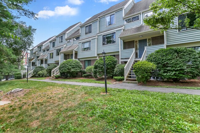 Building Photo - 3 Oakwood Ave